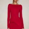 Briallen Minikleid aus weichem Jersey mit U-Boot-Ausschnitt und Drapierung in True Red Briallen Minikleid aus weichem Jersey mit U-Boot-Ausschnitt und Drapierung in True Red