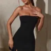 Brielle Minikleid mit Bandeau-Ausschnitt in Schwarz