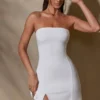 Brielle Minikleid mit Bandeau-Ausschnitt in Weiß