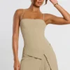 Bruna Minikleid aus gewebtem Twill mit Wickeloptik und Falten in Taupe Bruna Minikleid aus gewebtem Twill mit Wickeloptik und Falten in Taupe