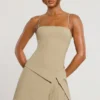 Bruna Minikleid aus gewebtem Twill mit Wickeloptik und Falten in Taupe Bruna Minikleid aus gewebtem Twill mit Wickeloptik und Falten in Taupe