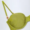 Bruny Bikini-Oberteil mit Biesen und Perlenverzierung in Olivgrün Bruny Bikini-Oberteil mit Biesen und Perlenverzierung in Olivgrün