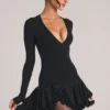 Cala Minikleid mit V-Ausschnitt und Rüschenrock in Schwarz Cala Minikleid mit V-Ausschnitt und Rüschenrock in Schwarz