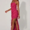 Calico-Kleid mit gekreuzten Trägern und Rüschen in Fuchsia Calico-Kleid mit gekreuzten Trägern und Rüschen in Fuchsia