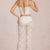 Calista Transparente Spitzenhose mit mittlerer Leibhöhe und ausgestelltem Bein in Elfenbein