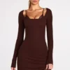 Caris geripptes Modal-Minikleid mit langen Ärmeln und Schnürung in Schokoladenbraun Caris geripptes Modal-Minikleid mit langen Ärmeln und Schnürung in Schokoladenbraun