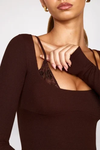 Caris geripptes Modal-Minikleid mit langen Ärmeln und Schnürung in Schokoladenbraun