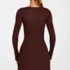 Caris geripptes Modal-Minikleid mit langen Ärmeln und Schnürung in Schokoladenbraun Caris geripptes Modal-Minikleid mit langen Ärmeln und Schnürung in Schokoladenbraun