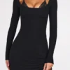 Caris – Langärmliges Minikleid aus geripptem Modal mit Schnür-BH in Schwarz Caris – Langärmliges Minikleid aus geripptem Modal mit Schnür-BH in Schwarz