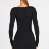Caris – Langärmliges Minikleid aus geripptem Modal mit Schnür-BH in Schwarz Caris – Langärmliges Minikleid aus geripptem Modal mit Schnür-BH in Schwarz