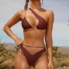 Carmella Asymmetrisches Bikini-Oberteil in Braun Carmella Asymmetrisches Bikini-Oberteil in Braun
