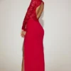 Carmina Maxikleid mit Spitzenbesatz und tiefem V-Ausschnitt in True Red