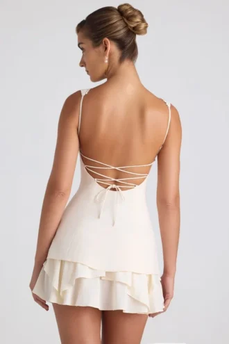 Cassandra Minikleid mit Rüschenbesatz und Knopfdetails in Elfenbein