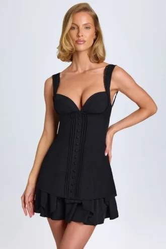 Cassandra Minikleid mit Rüschenbesatz und Knopfdetails in Schwarz
