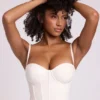 Cassandra Vinyl-Corset-Oberteil mit Bügeln in Weiß Cassandra Vinyl-Corset-Oberteil mit Bügeln in Weiß