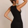 Cassis Minikleid mit verziertem V-Ausschnitt in Schwarz