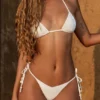 Cebu Bikinihosen mit seitlicher Schnürung und Perlenverzierung in Weiß mit Leopardenmuster Cebu Bikinihosen mit seitlicher Schnürung und Perlenverzierung in Weiß mit Leopardenmuster
