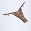 Cebu Charm-Detail String-Bikinihose in Schlangenprint Cebu Charm-Detail String-Bikinihose in Schlangenprint