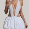 Cece Minikleid mit verziertem Cut-Out und Bubble-Saum in Weiß