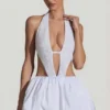 Cece Minikleid mit verziertem Cut-Out und Bubble-Saum in Weiß