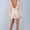 Cendria Langarm-Minikleid mit offenem Rücken in Elfenbein mit Polka-Dot-Print