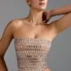 Charnelle Bandeau-Oberteil mit Verzierung in Mandel Charnelle Bandeau-Oberteil mit Verzierung in Mandel