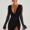 Chelsea verziertes Wickel-A-Linien-Minikleid in Schwarz Chelsea verziertes Wickel-A-Linien-Minikleid in Schwarz