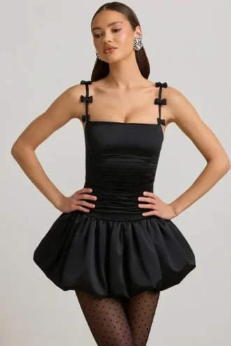 Cirilla Minikleid mit Rüschen und Schleife am Bubble-Saum in Schwarz