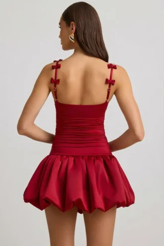 Cirilla Minikleid mit Schleifenverzierung und gerafftem Bubble-Saum in True Red