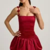 Cirilla Minikleid mit Schleifenverzierung und gerafftem Bubble-Saum in True Red