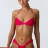 Clearwater Bikinioberteil mit Rüschen und Neckholder in Himbeerrosa Clearwater Bikinioberteil mit Rüschen und Neckholder in Himbeerrosa