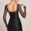 Clemmie Langarm-Minikleid mit Drapierung in Schwarz Clemmie Langarm-Minikleid mit Drapierung in Schwarz