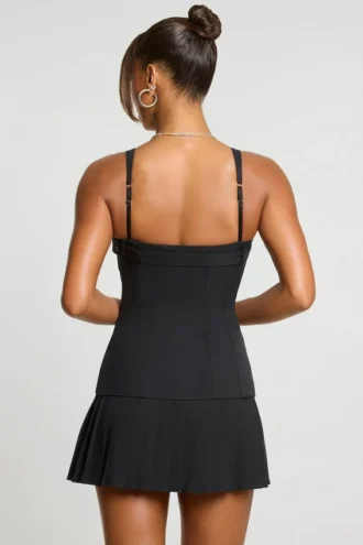 Clover Minikleid aus gebürstetem Twill mit tiefem Taillenbund in Schwarz