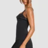 Clover Minikleid aus gebürstetem Twill mit tiefem Taillenbund in Schwarz