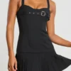 Clover Minikleid aus gebürstetem Twill mit tiefem Taillenbund in Schwarz