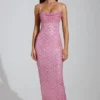 Constance Maxikleid mit verziertem Rollkragen in Rosa Constance Maxikleid mit verziertem Rollkragen in Rosa