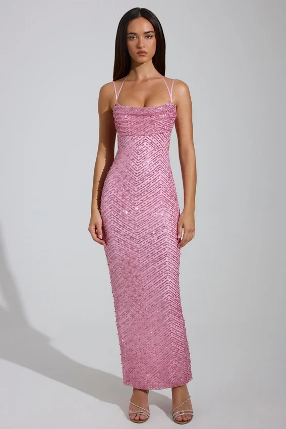 Constance Maxikleid mit verziertem Rollkragen in Rosa Constance Maxikleid mit verziertem Rollkragen in Rosa