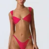 Coquina Bikini-Oberteil mit Verzierungen in Himbeerrosa Coquina Bikini-Oberteil mit Verzierungen in Himbeerrosa