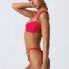 Coquina Bikini-Oberteil mit Verzierungen in Himbeerrosa Coquina Bikini-Oberteil mit Verzierungen in Himbeerrosa