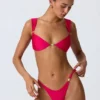 Coquina Bikini-Oberteil mit Verzierungen in Himbeerrosa Coquina Bikini-Oberteil mit Verzierungen in Himbeerrosa