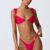 Coquina Bikini-Oberteil mit Verzierungen in Himbeerrosa Coquina Bikini-Oberteil mit Verzierungen in Himbeerrosa