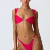 Coquina Bikini-Oberteil mit Verzierungen in Himbeerrosa Coquina Bikini-Oberteil mit Verzierungen in Himbeerrosa