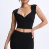 Cora Modal-Oberteil mit Rüschen und Flügelärmeln in Schwarz Cora Modal-Oberteil mit Rüschen und Flügelärmeln in Schwarz