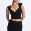 Cora Modal-Oberteil mit Rüschen und Flügelärmeln in Schwarz Cora Modal-Oberteil mit Rüschen und Flügelärmeln in Schwarz