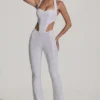 Coralena Jumpsuit mit Verzierungen und Cut-outs in Weiß