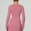 Corinne Minikleid mit Herzausschnitt, langen Ärmeln und A-Linien-Schnitt in Altrosa Corinne Minikleid mit Herzausschnitt, langen Ärmeln und A-Linien-Schnitt in Altrosa