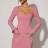 Corinne Minikleid mit Herzausschnitt, langen Ärmeln und A-Linien-Schnitt in Altrosa Corinne Minikleid mit Herzausschnitt, langen Ärmeln und A-Linien-Schnitt in Altrosa