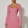 Corinne Minikleid mit Herzausschnitt, langen Ärmeln und A-Linien-Schnitt in Altrosa Corinne Minikleid mit Herzausschnitt, langen Ärmeln und A-Linien-Schnitt in Altrosa