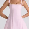 Cressida Minikleid in A-Linie mit Plissee und Schleifendetail in zartem Rosa Cressida Minikleid in A-Linie mit Plissee und Schleifendetail in zartem Rosa