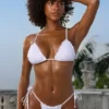 Crinkle Bademode Triangel-Bikini-Oberteil mit Neckholder in Weiß Crinkle Bademode Triangel-Bikini-Oberteil mit Neckholder in Weiß